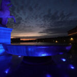 Quirinale, fontana dei Dioscuri illuminata di blu per giornata autismo